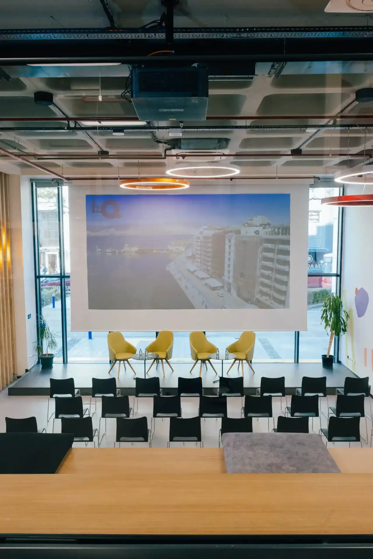 izq-coworking-etkinlik-salonu